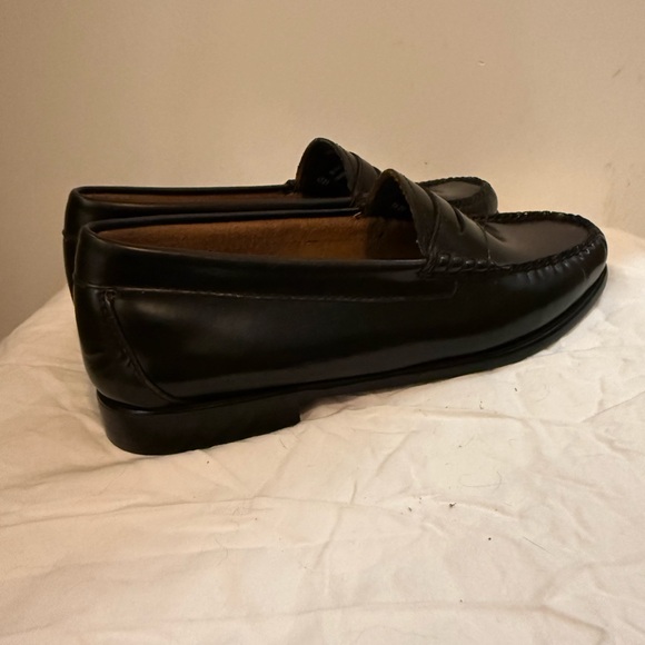 G.H. Bass & Co. Whitney Black Loafers - Picture 3 of 16